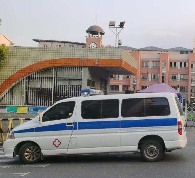 高邑救护车出租护送骨折病人一公里多少钱